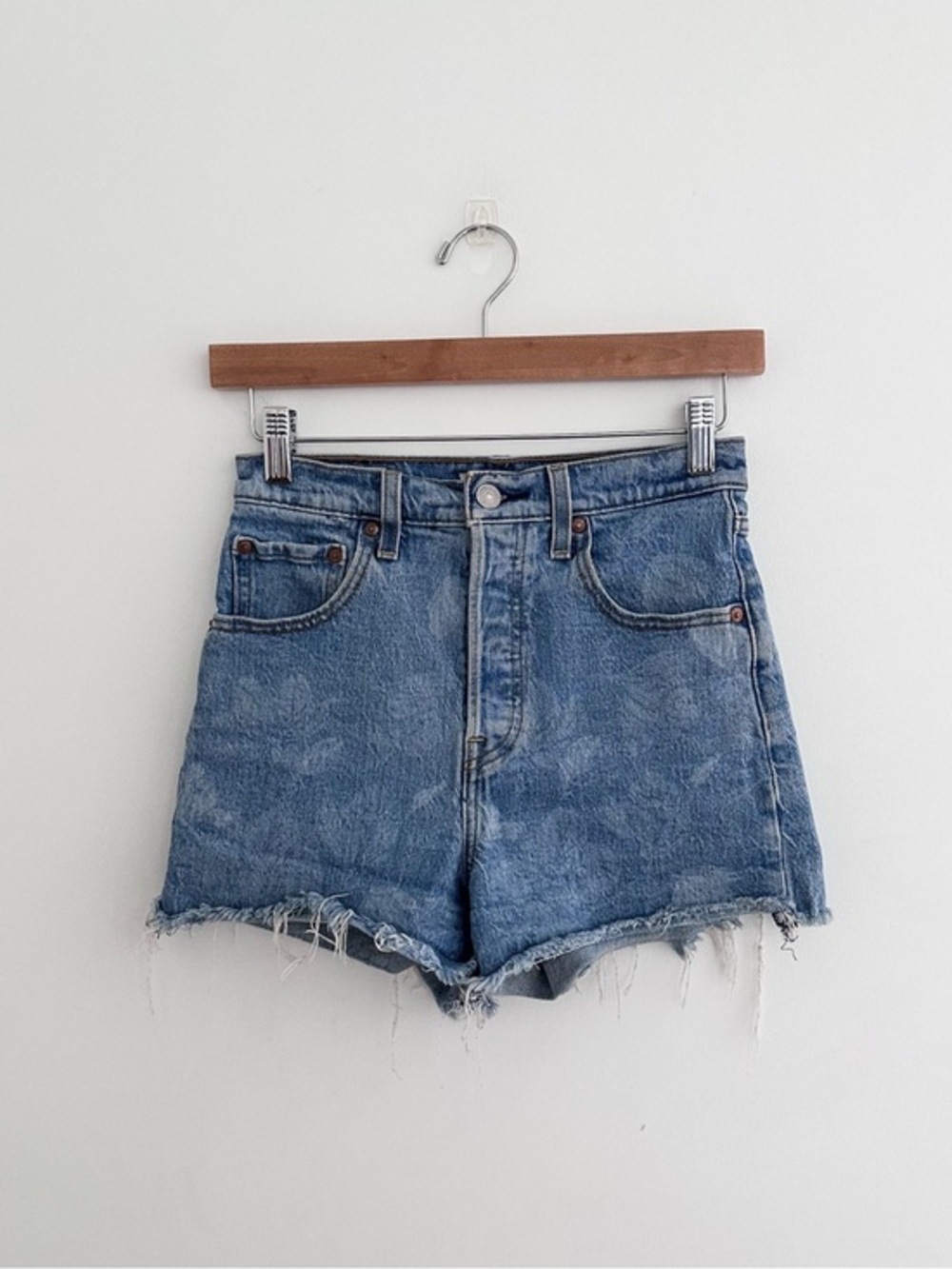 Levi's Ribcage High Rise Cutoff Shorts Light Wash Floral Fade Pattern Size 25